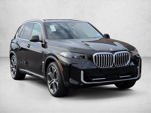 New 2026 BMW X5 xDrive50e image 7