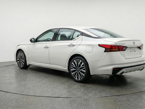 Used 2025 Nissan Altima 2.5 SV image 6