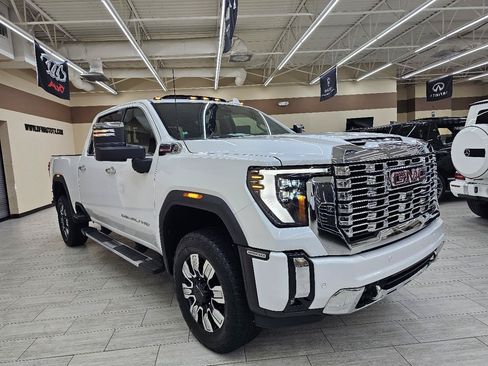 Used 2024 GMC Sierra 2500 Denali w/ Technology Package AWD/4WD image 4