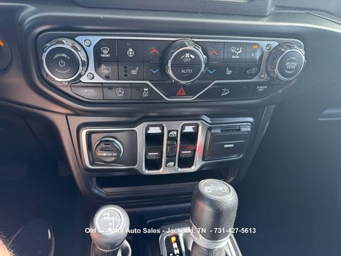 Used 2018 Jeep Wrangler Unlimited Sport S AWD/4WD image 21