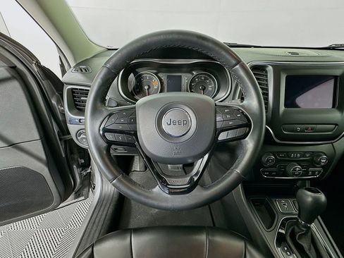 Used 2019 Jeep Cherokee Altitude image 11