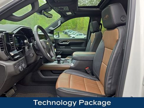 Used 2025 Chevrolet Silverado 1500 High Country w/ Technology Package AWD/4WD image 2