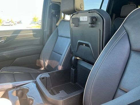 Used 2025 Chevrolet Suburban Premier w/ Sun And Tow Package AWD/4WD image 34