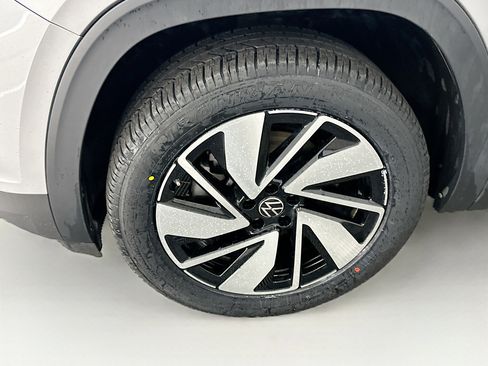 Used 2025 Volkswagen Atlas SE AWD/4WD image 11