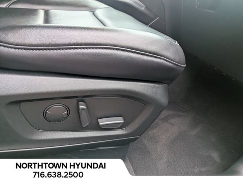 Used 2023 Ford Explorer XLT w/ Equipment Group 202A AWD/4WD image 34