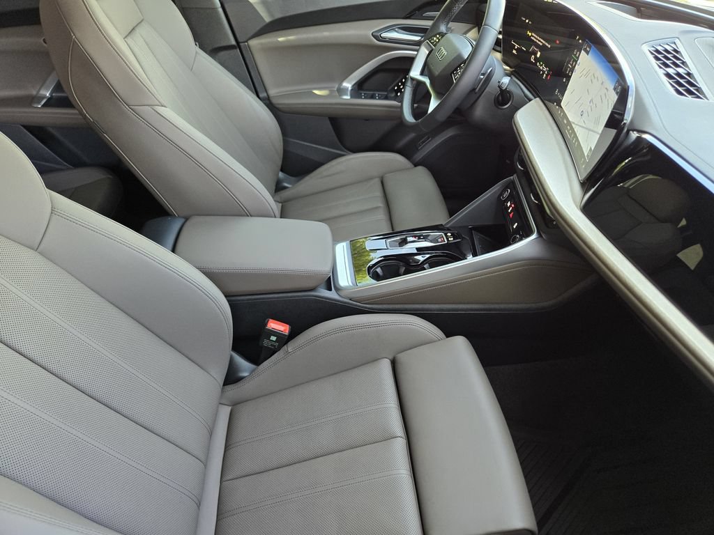 Used 2025 Audi Q5 Premium Plus w/ Premium Plus AWD/4WD image 18