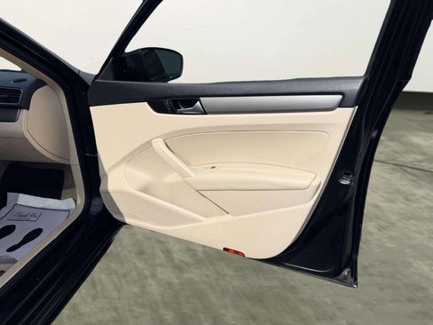 Used 2015 Volkswagen Passat 1.8T SE FWD image 29