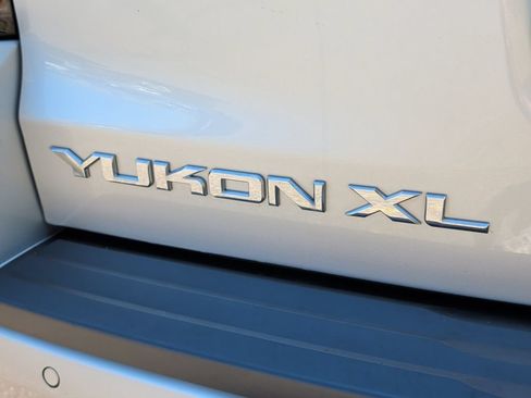 Used 2020 GMC Yukon XL SLT w/ Premium Edition AWD/4WD image 41