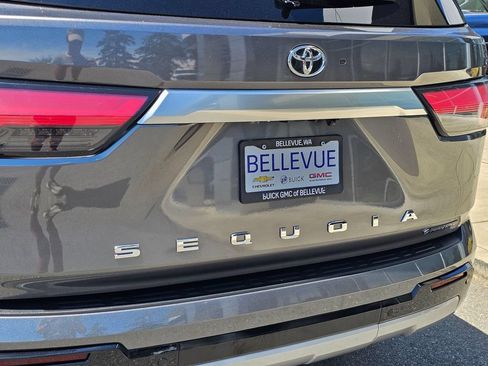 Used 2025 Toyota Sequoia Capstone AWD/4WD image 15