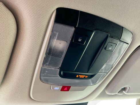 Used 2024 Kia Sorento S FWD image 19