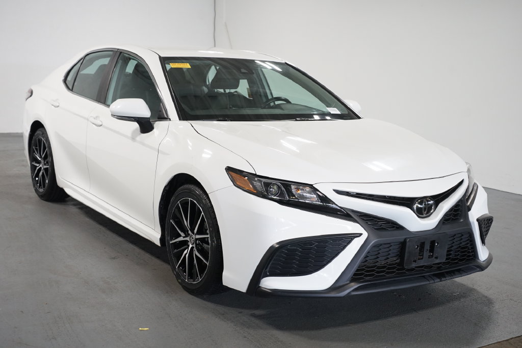 Certified 2024 Toyota Camry SE FWD image 3