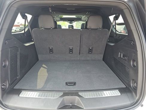 Used 2023 Chevrolet Suburban High Country w/ Premium Package 2 image 9