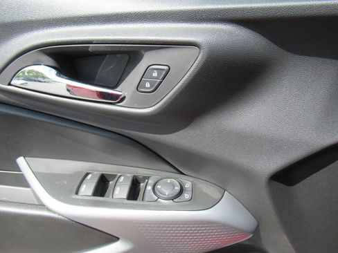 New 2026 Chevrolet Trax RS w/ Sunroof Package FWD image 19