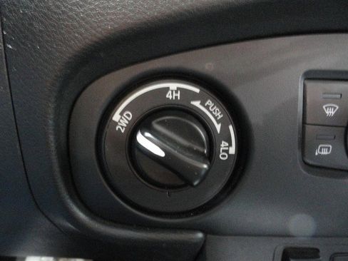 Used 2022 Nissan Frontier SV image 27