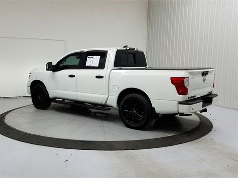 Used 2023 Nissan Titan SV w/ SV Convenience Package image 5