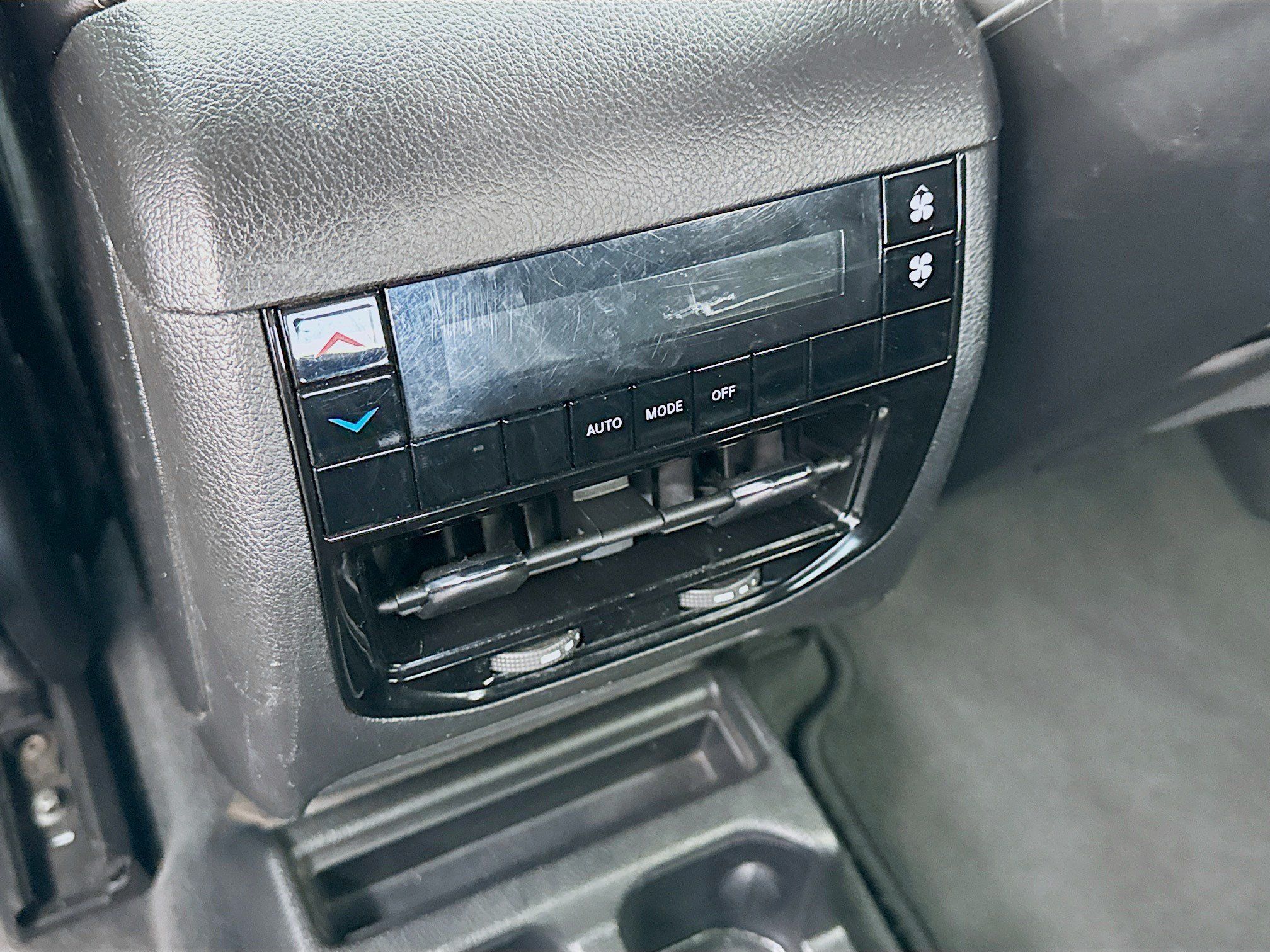 Used 2023 Jeep Grand Cherokee L Laredo AWD/4WD image 17