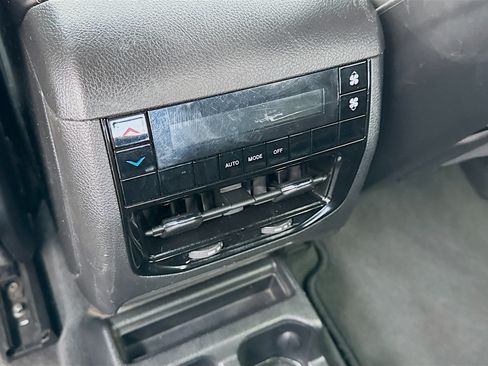 Used 2023 Jeep Grand Cherokee L Laredo AWD/4WD image 17