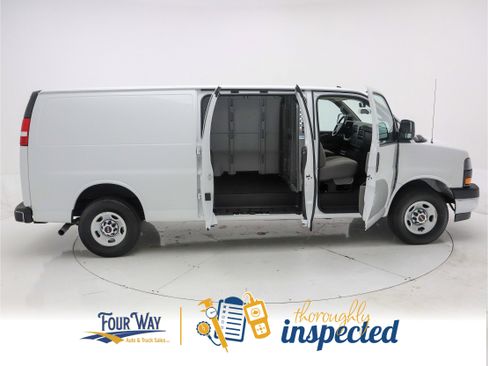 Used 2021 GMC Savana 2500 Extended w/ Driver Convenience Package image 3