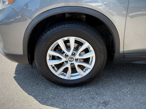 Used 2018 Nissan Rogue SV w/ Premium Package AWD/4WD image 18
