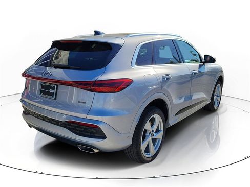 Used 2025 Audi Q5 Premium Plus w/ Premium Plus image 4