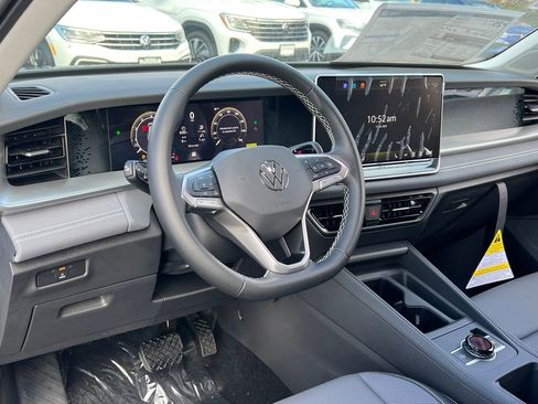 New 2026 Volkswagen Tiguan SE image 19