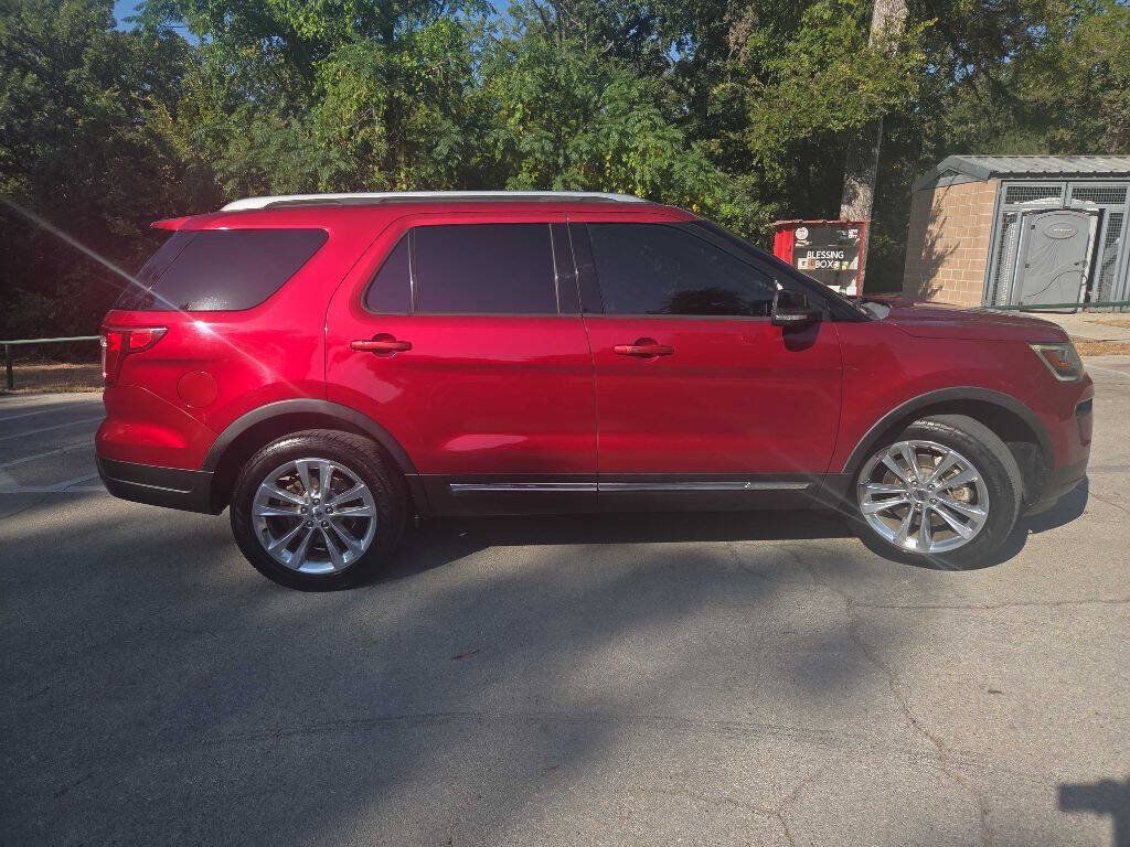 Used 2018 Ford Explorer XLT w/ Equipment Group 202A FWD image 6