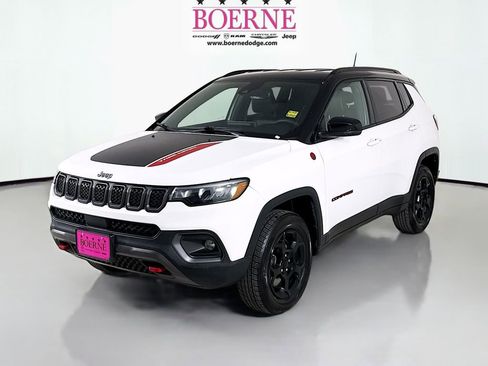 Used 2023 Jeep Compass Trailhawk image 3