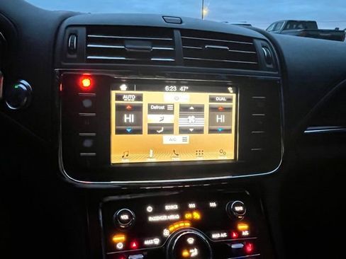 Used 2018 Lincoln Continental Premiere image 34