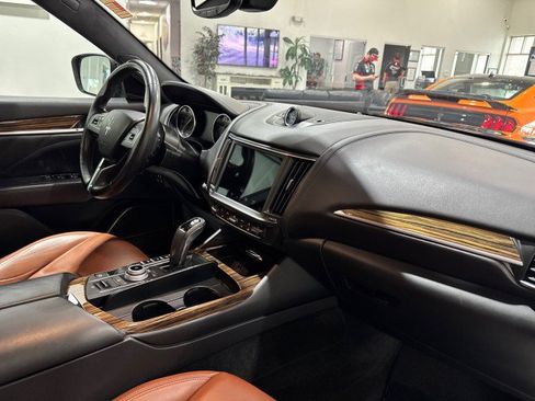 Used 2021 Maserati Levante GranLusso image 60