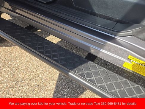 Used 2018 Nissan Titan SV AWD/4WD image 11