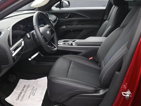 Used 2025 Cadillac Lyriq Sport AWD/4WD image 10