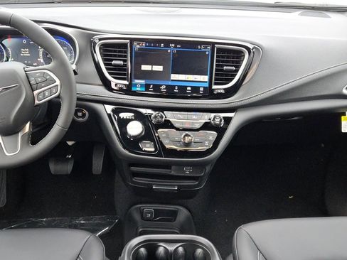 New 2026 Chrysler Pacifica Select image 21