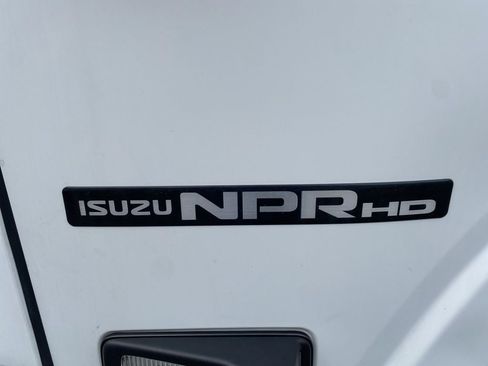 Used 2019 Isuzu NPR image 4