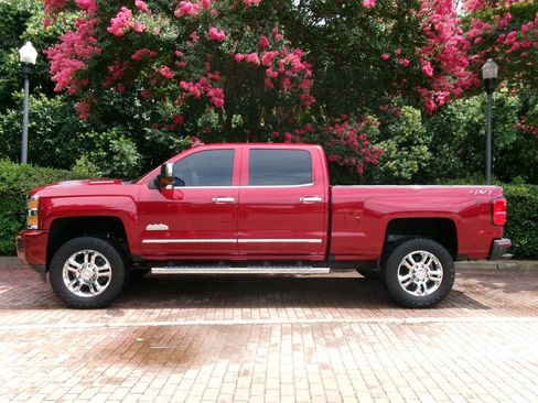 Used 2019 Chevrolet Silverado 2500 High Country w/ Duramax Plus Package AWD/4WD image 3