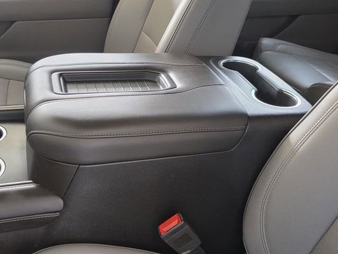 Used 2022 GMC Yukon XL SLT w/ SLT Luxury Package image 7