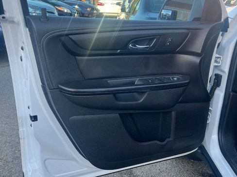 Used 2016 Chevrolet Traverse LT FWD image 25