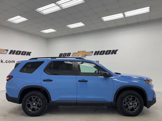 Used 2025 Honda Pilot TrailSport image 4