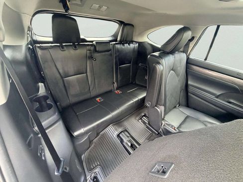 Used 2023 Toyota Highlander Platinum FWD image 34