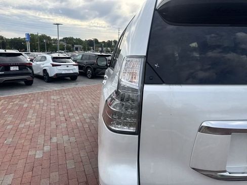 Used 2023 Lexus GX 460 Premium AWD/4WD image 10