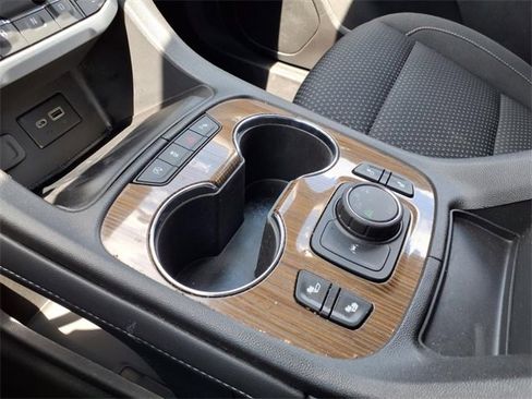 Used 2023 GMC Acadia SLE w/ Driver Convenience Package image 8