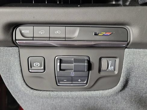 Certified 2025 Cadillac Escalade ESV V AWD/4WD image 32
