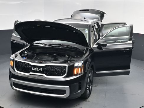 Used 2024 Kia Telluride EX image 17