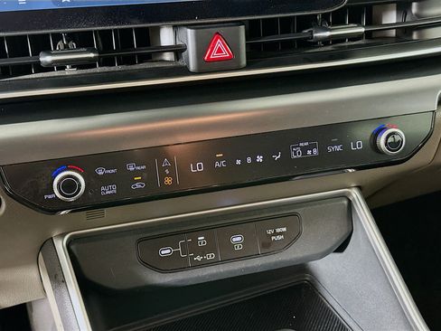 Used 2026 Kia Carnival FWD image 23