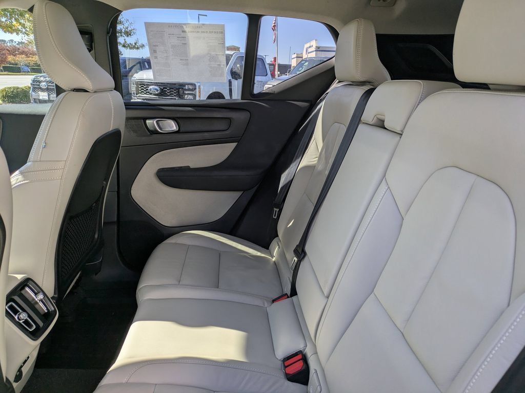 Certified 2023 Volvo XC40 B5 Plus w/ Driver Assist Package AWD/4WD image 14