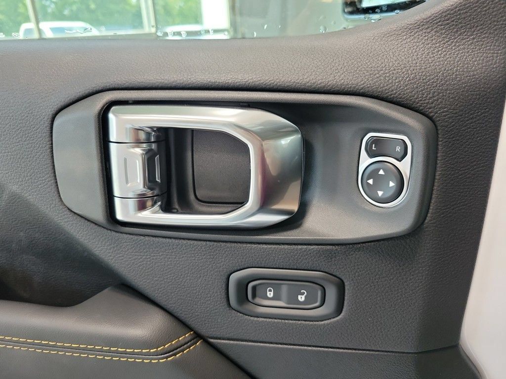 New 2025 Jeep Wrangler Unlimited Sahara AWD/4WD image 24