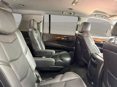 Used 2018 Cadillac Escalade ESV 4WD image 26