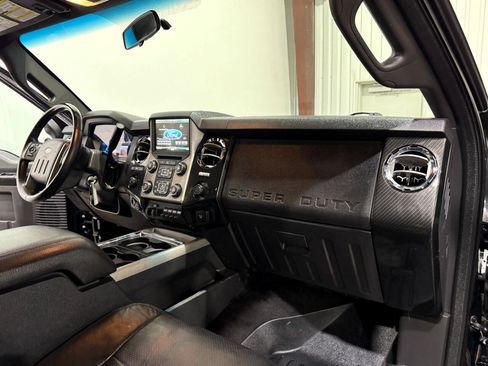 Used 2015 Ford F250 Lariat w/ Lariat Interior Package image 17