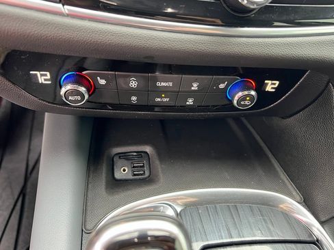 Used 2020 Buick Enclave Essence w/ Sport Touring Edition FWD image 38