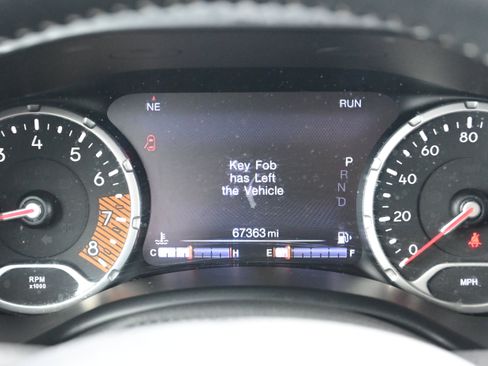 Used 2021 Jeep Renegade Latitude w/ Luxury Group II image 19