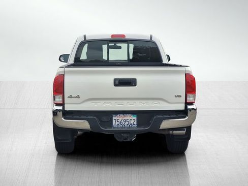 Used 2017 Toyota Tacoma SR5 w/ Tow Package AWD/4WD image 5
